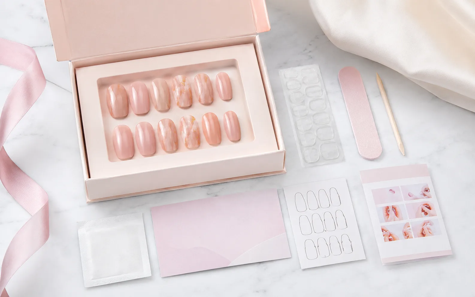 Press-on nail sample kit with product, accessories, instruction card and packaging presentation